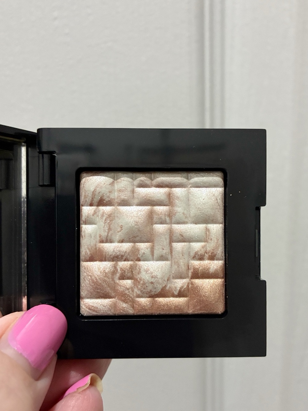 Bobbi Brown Highlighting Powder in Pink Glow